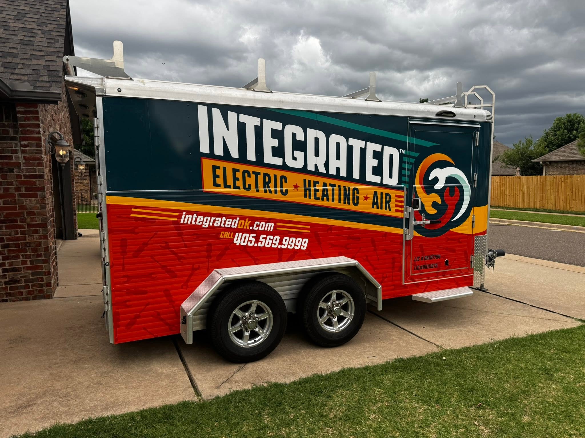 Custom Vehicle Graphics in OKC • Honey Bee Graphics • Fleet Wraps • Custom Vehicle Vinyl Wraps